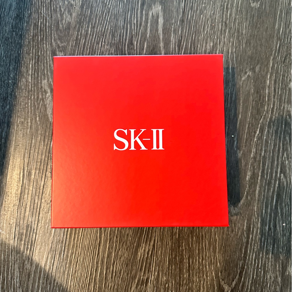 Nib 
SK-II
Facial Treatment Mask.  Favorite Holiday pick🎁